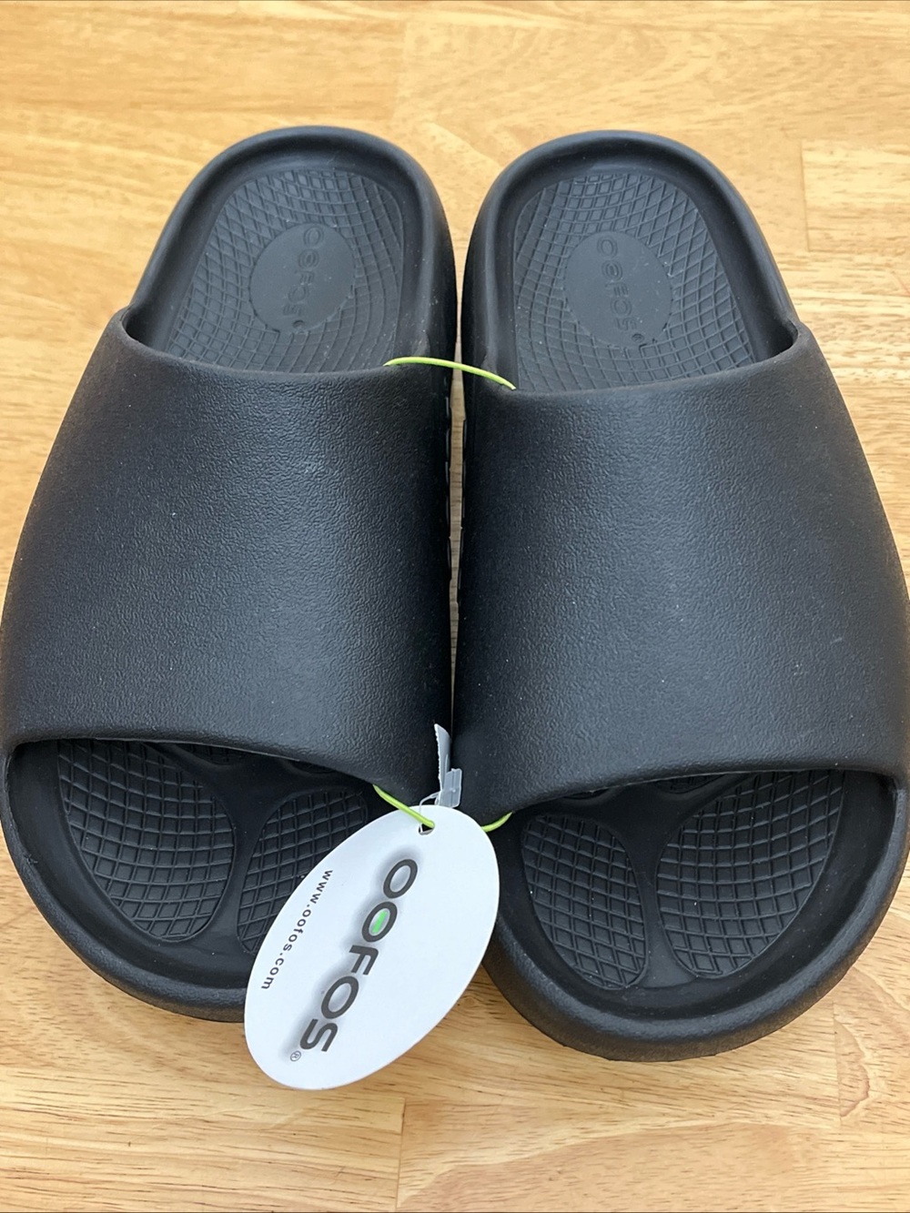 Oofos ooahh + plus unisex slide sandals black women’s size 9 men’s size 7